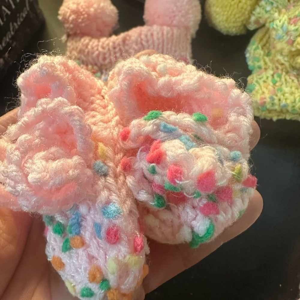 N/A adorable knitted